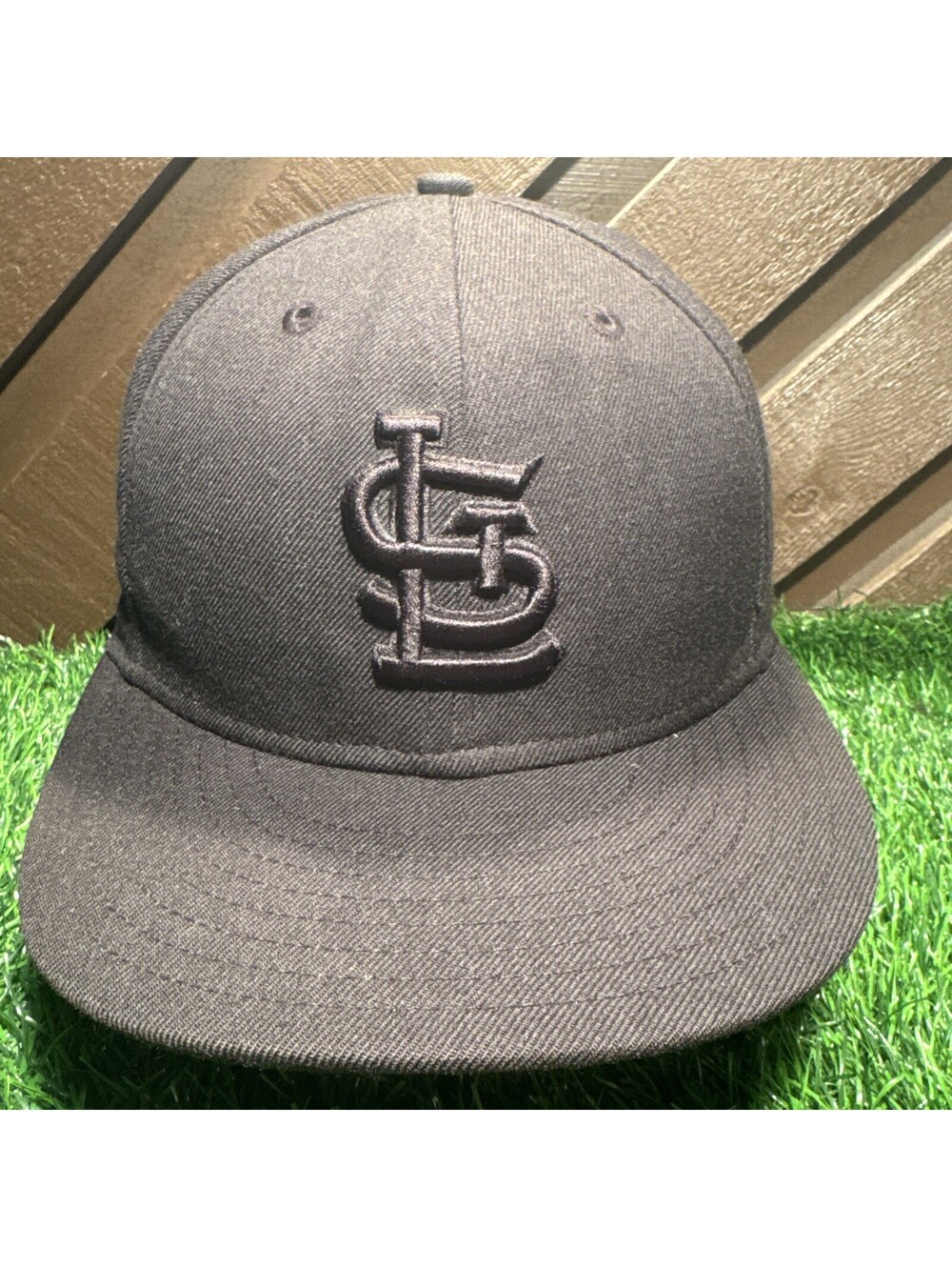 New Era 59FIFTY St. Louis Cardinals Black on Black Fitted Hat Size 7 1/4
